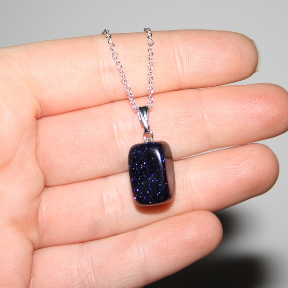 Vintagejelyfish Jewelry - Beautiful gold stone NWOT pendant silver necklace